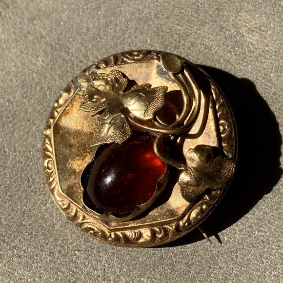 Victorian Pin Brooch Red Glass Stone C Clasp - Picture 1 of 8